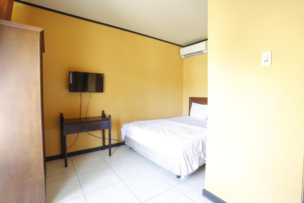 Oyo 93119 Guest House Leo Patra Muara Badak Eksteriør billede
