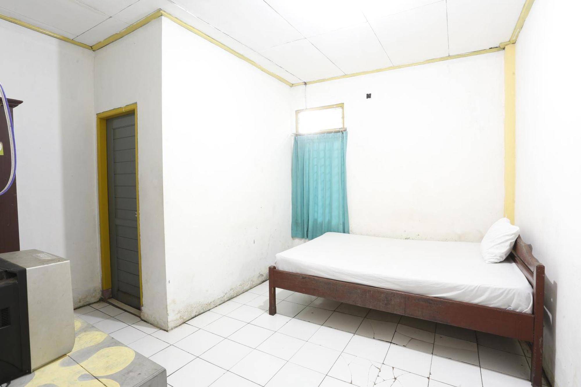 Oyo 93119 Guest House Leo Patra Muara Badak Eksteriør billede