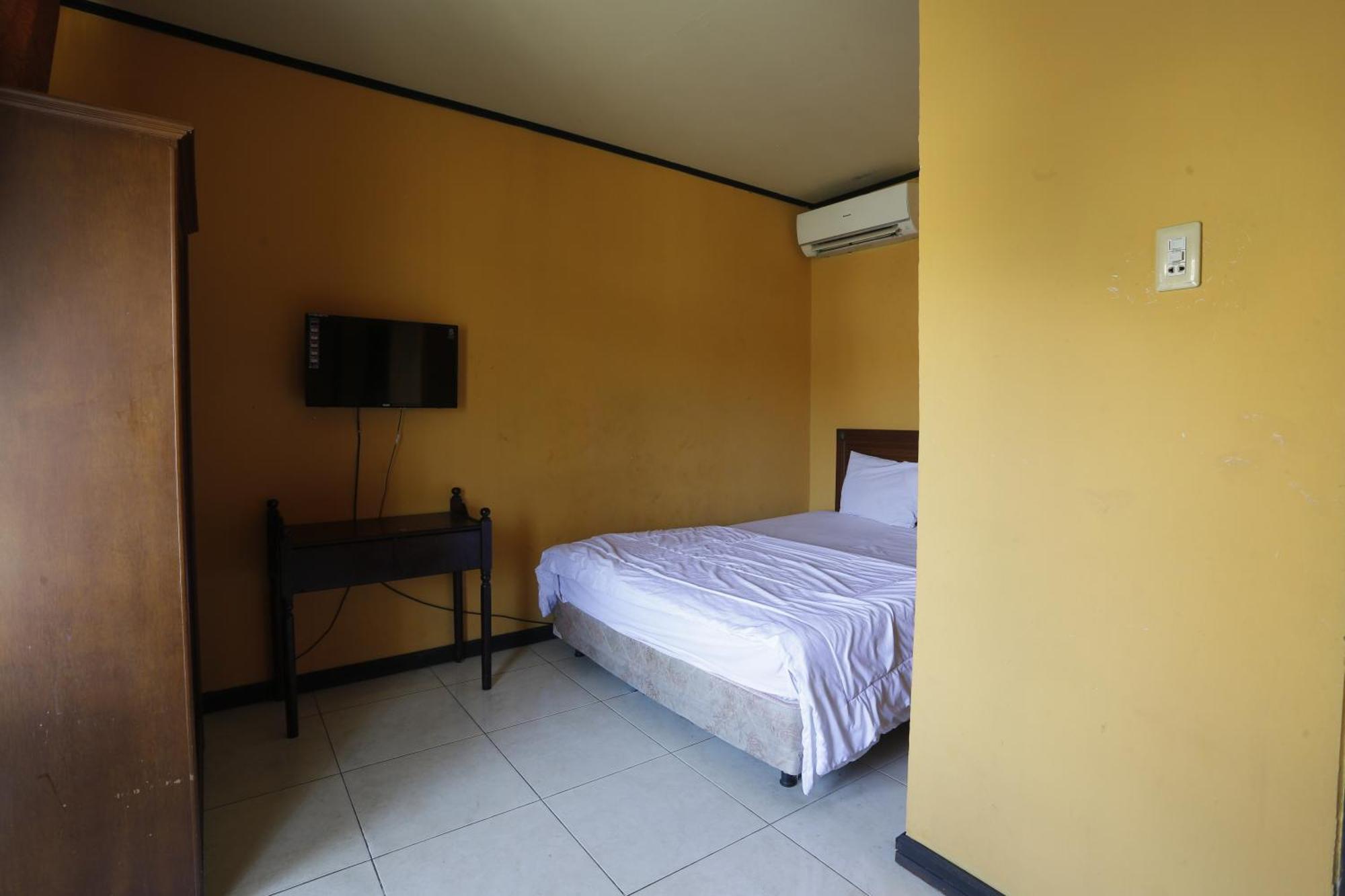 Oyo 93119 Guest House Leo Patra Muara Badak Eksteriør billede